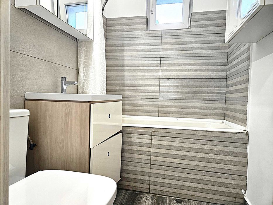 Apartament 2 camere, decomandat. Zona Gradiste Arad