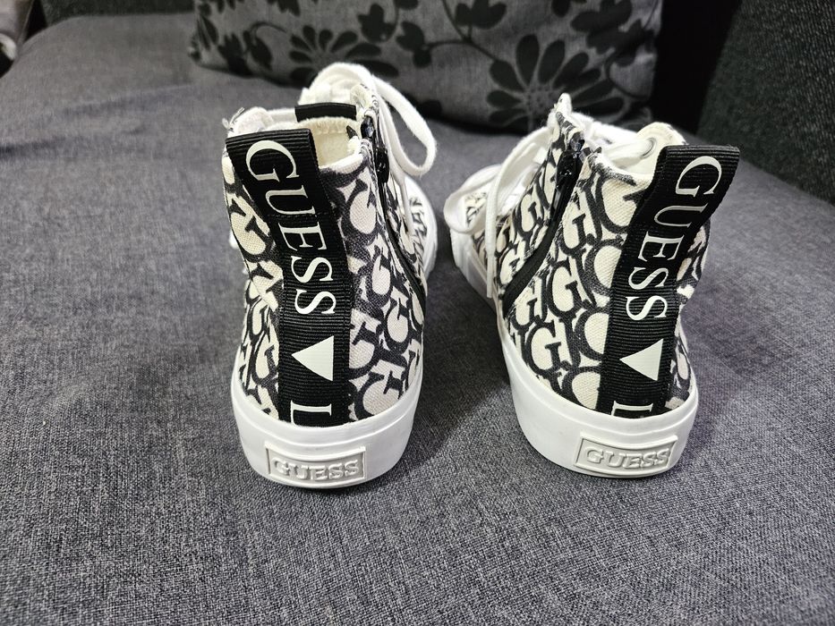 Оригинални кецове Guess