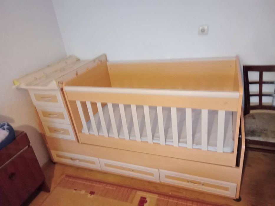 Детско люлеещо се легло с матрак към него