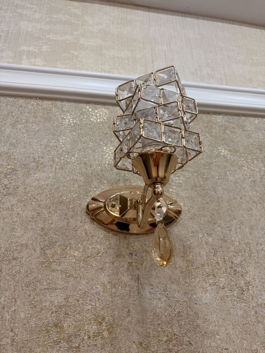 Продам бра, люстры