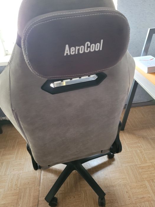 Продам игровое кресло Aero Cool