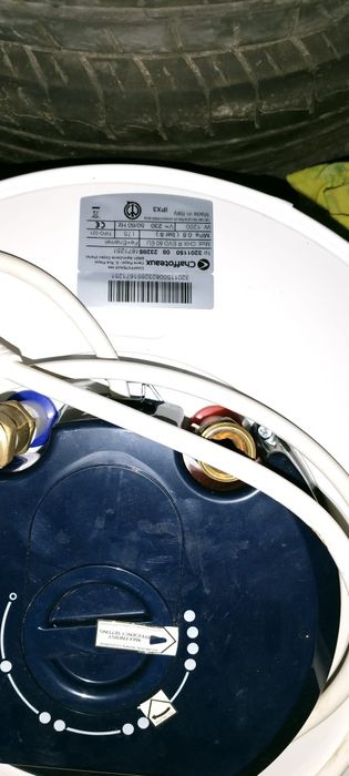Vând Boiler apă caldă 80l 2024