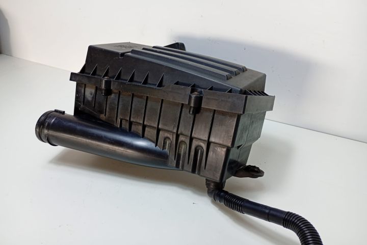 Carcasa filtru aer 1K0129620F Volkswagen VW Golf a 5-a generatie