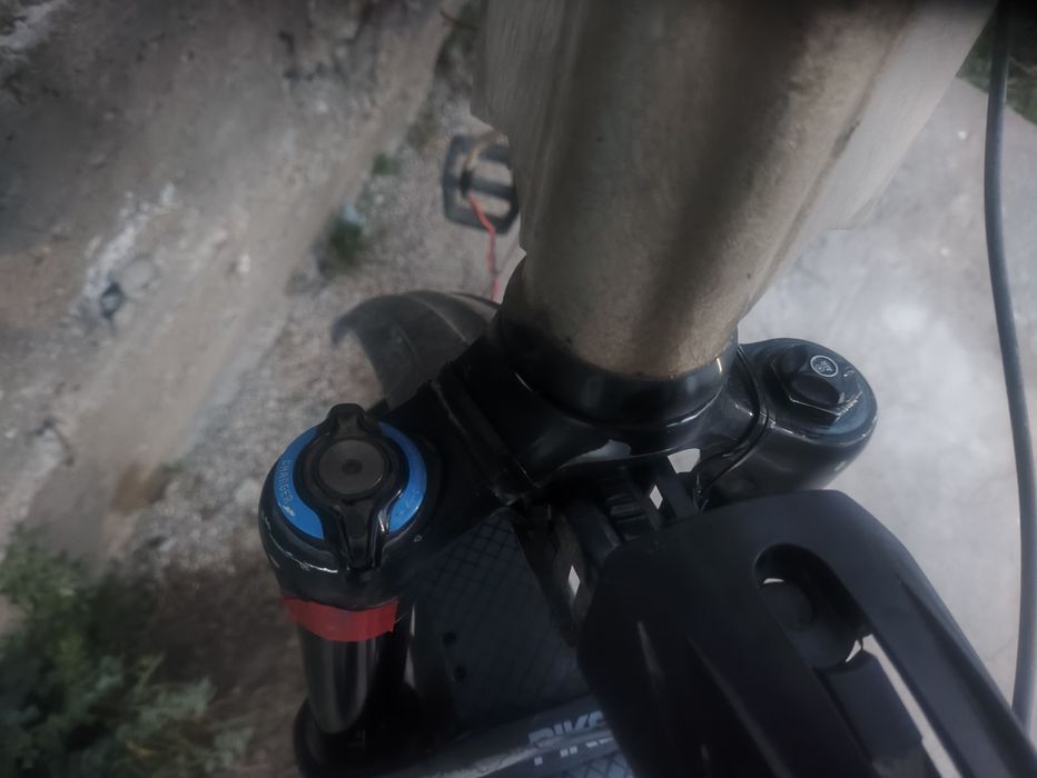Топовая вилка rock shox pike