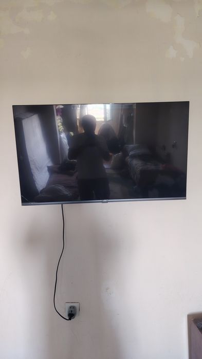 Продам телевизор Artel 43 smart full HD как новый