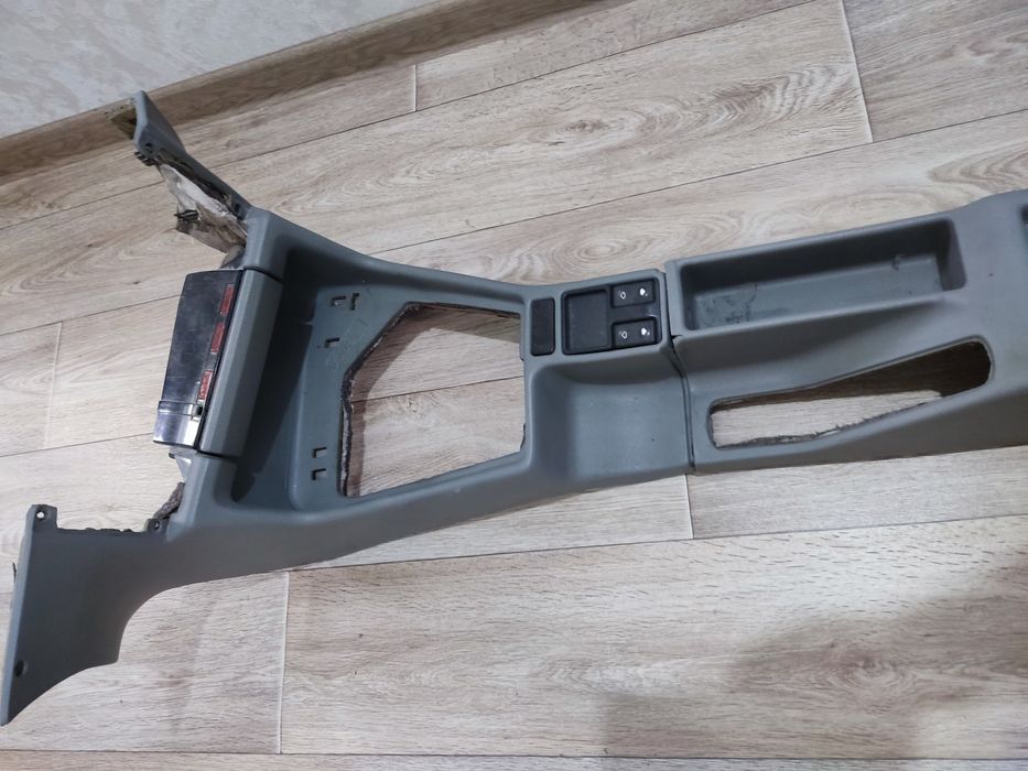 Борода консоль  БМВ Е 34 /mercedes 190