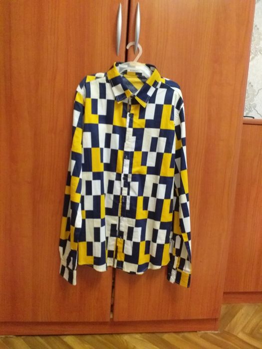 Продаются модные рубашки унисекс.