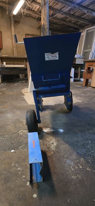 Masina de facut borduri Lil Bubba