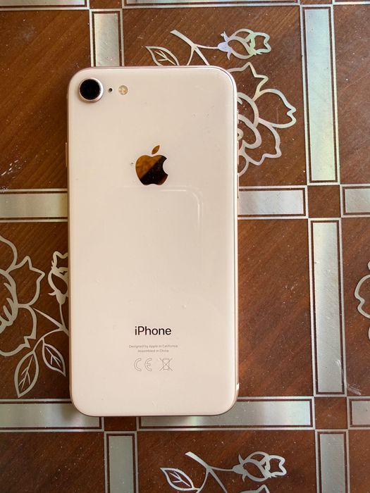 Продавам Iphone 8 64 GB