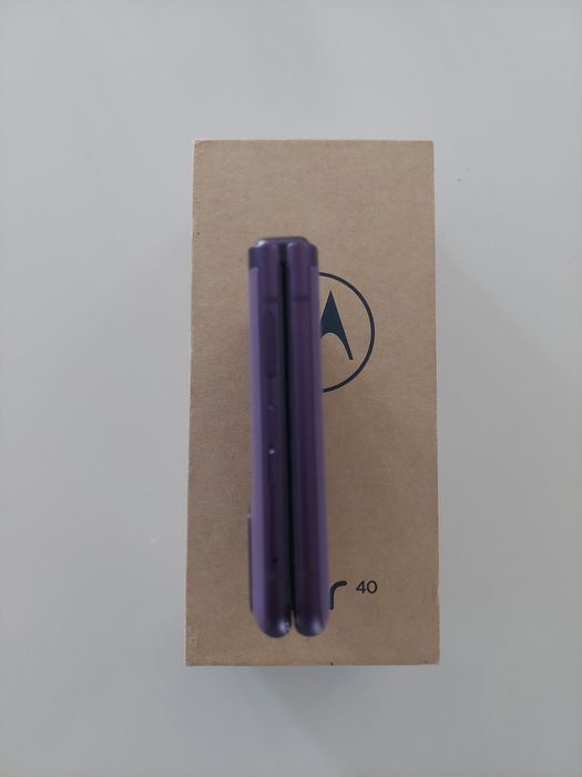 Vând telefon nou Motorola Razr 40,Dual Sim,256GB,8GB RAM,5G