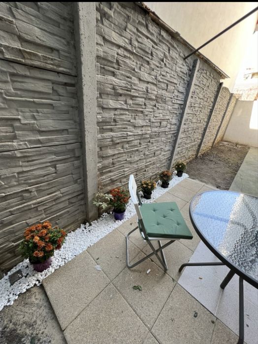 Inchiriez garsoniera 70 mp,,cu curte