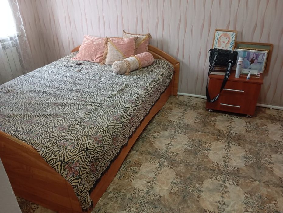 Стол компьютерный и кровать