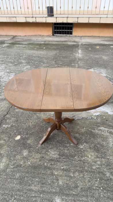 Трапезарна дървена маса