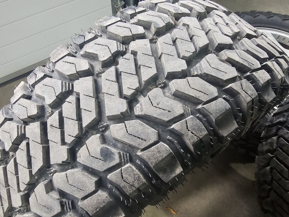 Гуми за офроуд - 265/60/18 - RADAR Renegade R/T