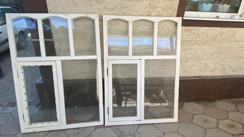 Продам две окна и дверь б/у