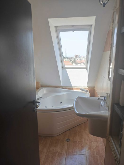 Луксозен тристаен апартамент с 2 гаража и паркомясто в кв. Бояна