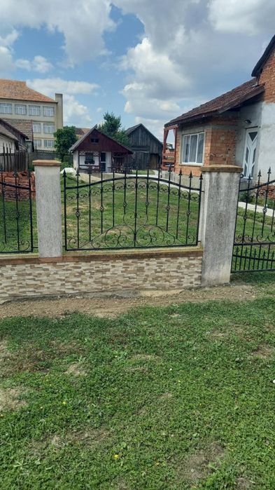 Casă renovată + teren 10 ari, Sanislău centru”