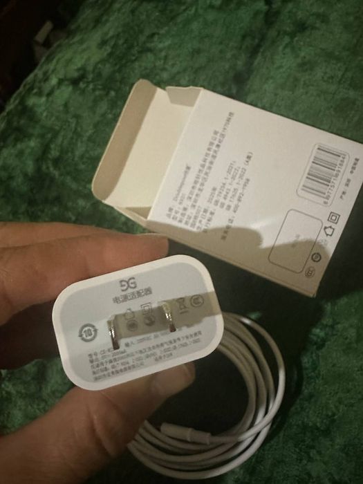 Оригинал айфон зарядное устройство продается