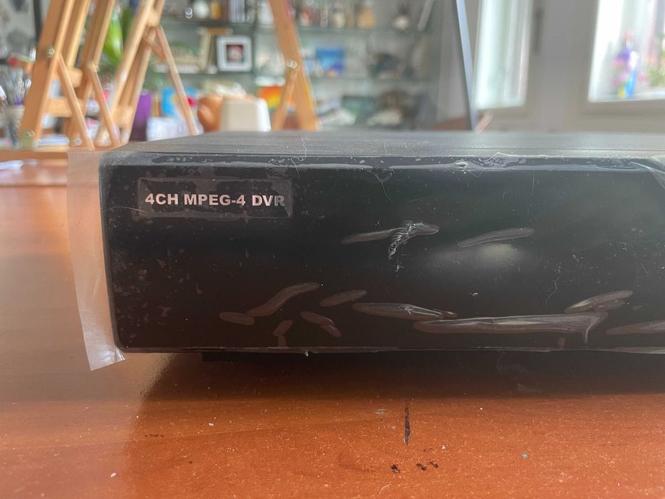 Vand DVR cu 4 canale, stare foarte buna, 120 lei negociabil