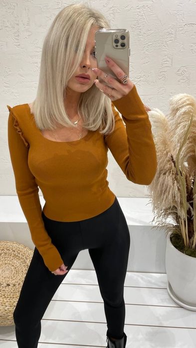 Къса блузка по тялото