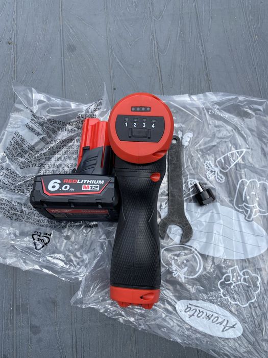 Milwaukee , biax m12 model nou cu baterie inclusa