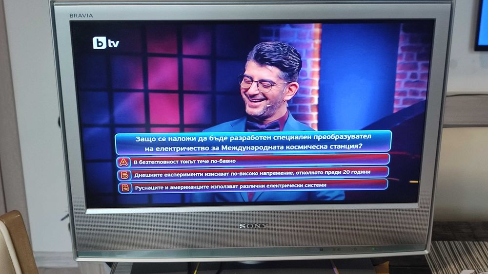 Sony KDL 20S2020 LCD COLOUR TV- малък телевизор
