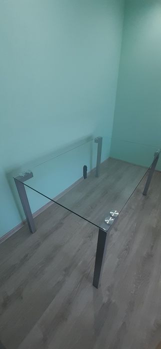 Стъклена трапезна  маса