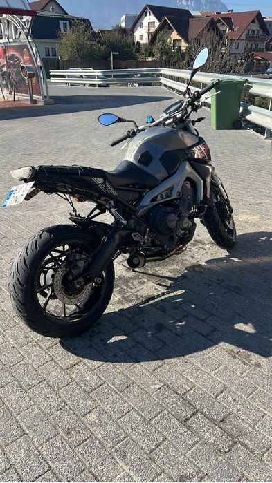 Yamaha mt-09 900