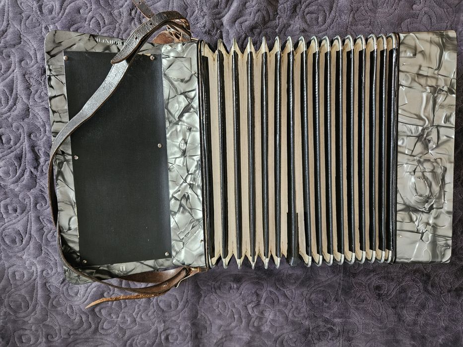 Vând/schimb acordeon Hohner Student III