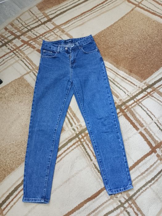 Джинсы на девушку