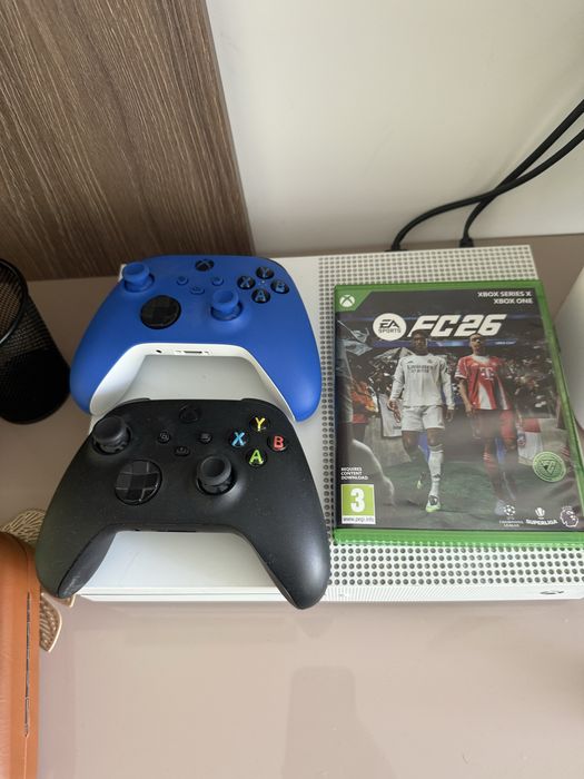 Xbox One S + 2 controllere + Joc FC 26