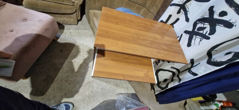 Продавам диван 120евро фотьоил 120 евро бюро 25 евро