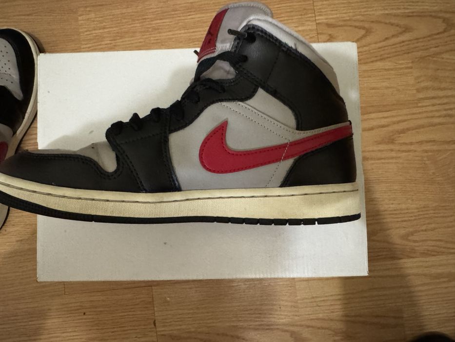 Nike Air Jordan 1 Mid Roșu/Gri – Mărimea 41 – Originali, Unisex