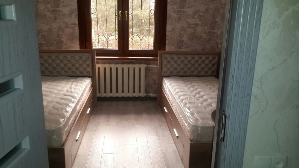 Уй сотилади , 1 этаж 3 хонани 4 хона килинган 77 КВ, +подвал+ навес