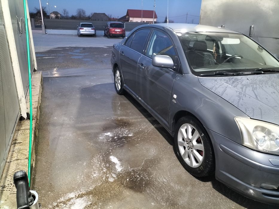 Vând Toyota avensis T25
