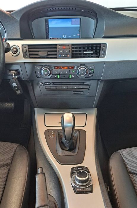 BMW 320D *AUTOMAT*navigația mare*Rate fixe*Livrare GRATUITĂ *