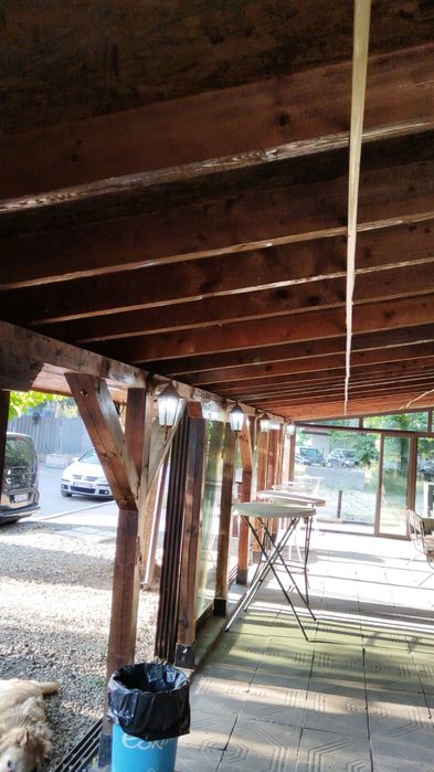 Навес от функциониращо заведение