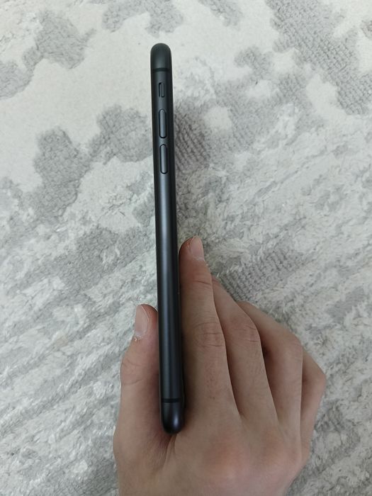 iPhone 11  64 Гб,в идеальном состоянии