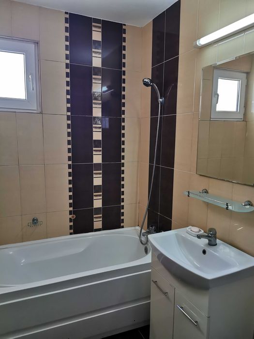 Proprietar apartament 3 camere Piata Centrala Galati • OLX.ro