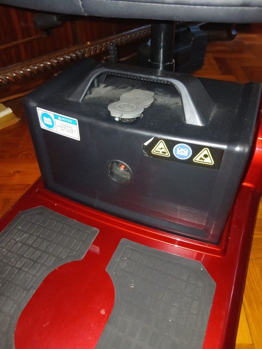 Vând scuter persoane cu handicap