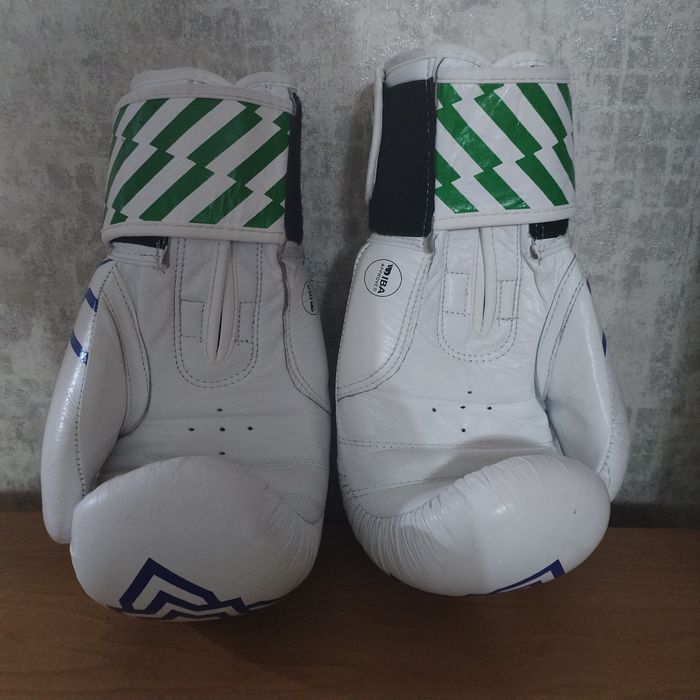 Боксерские перчатки