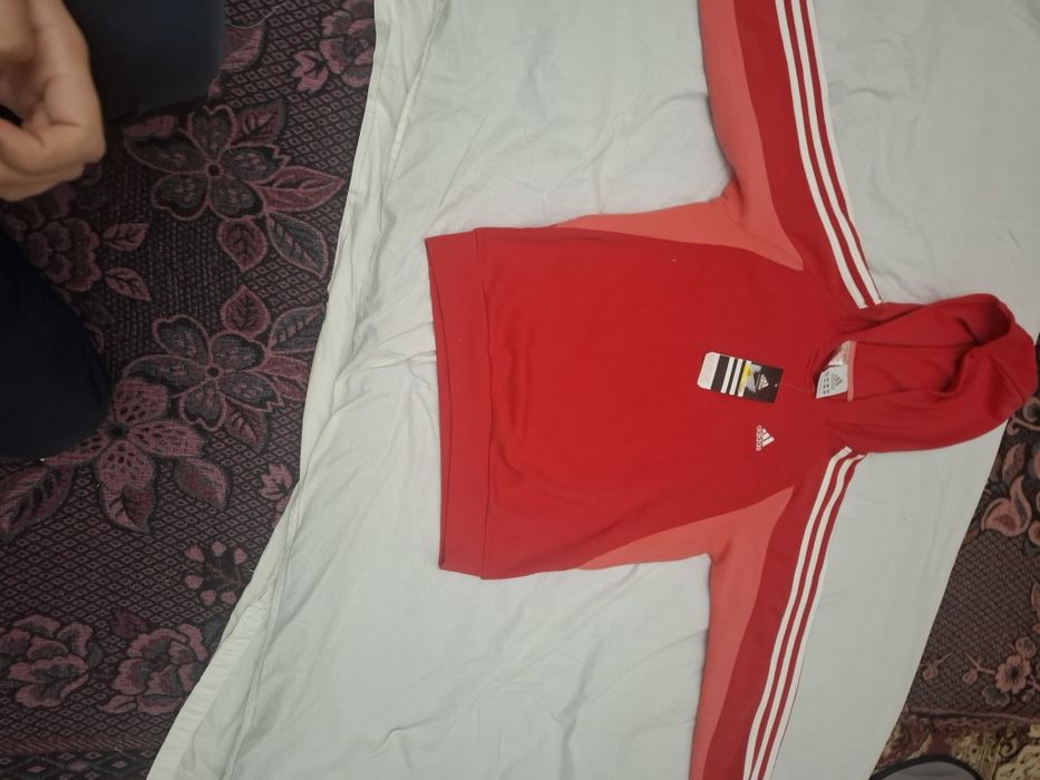 Толстовка жана адидас