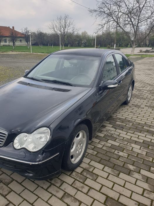 Vând Mercedes-Benz C2200
