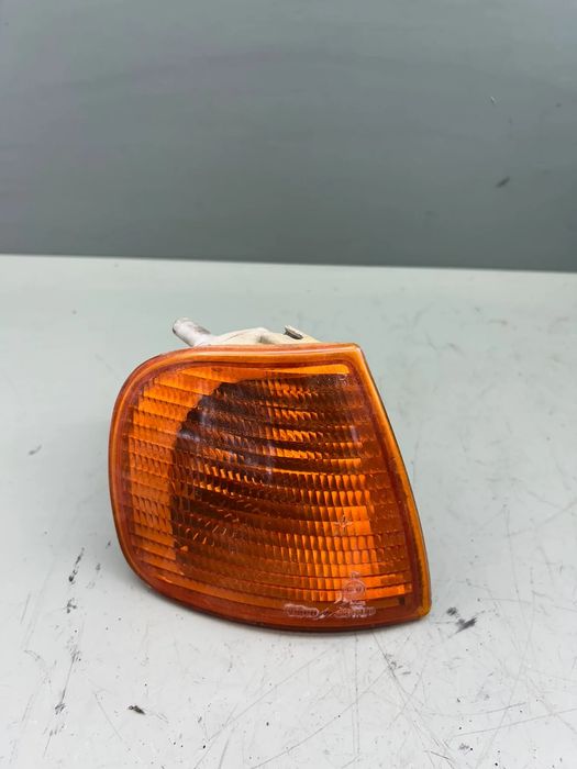 Lampa semnalizare fata dreapta 6K5953050B Volkswagen VW Polo 2000