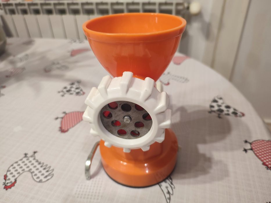 Supernova винтиж ръчна италианска мелачка от 70-те