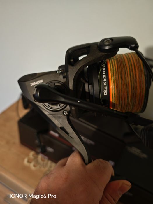 Vând mulinete Sonik Carbon 10000