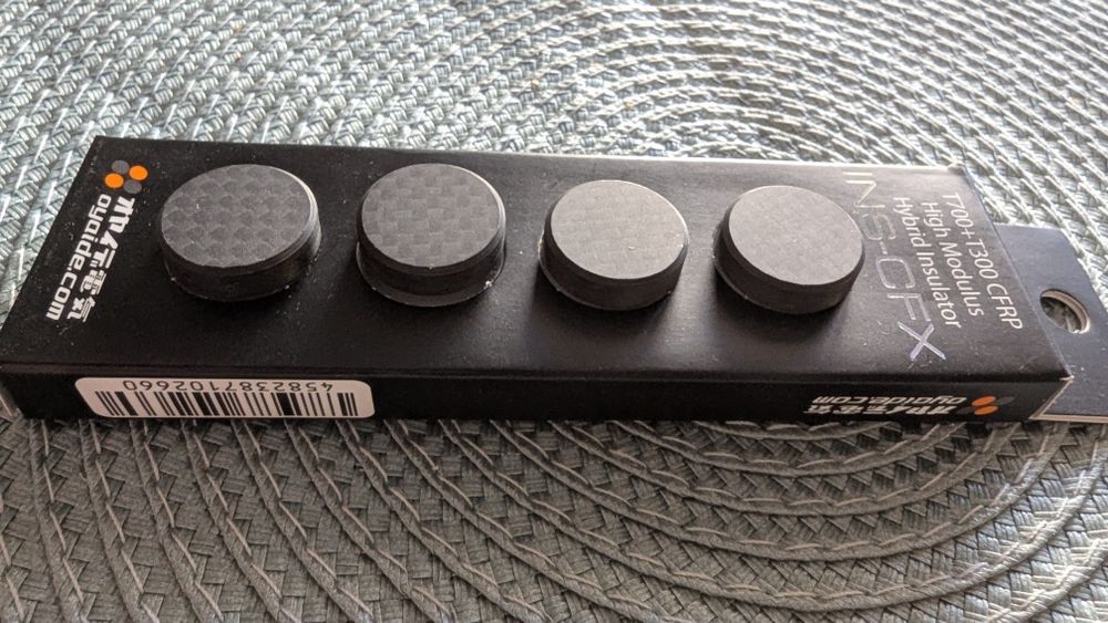 Oyaide INS-BS и Oyaide INS-CFX Base Insulator Крачета Месинг и Карбон