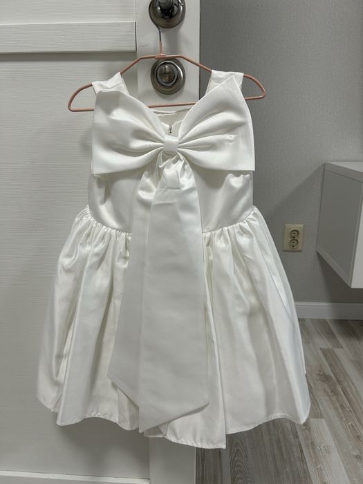 Продам недорого детские куртки, платья