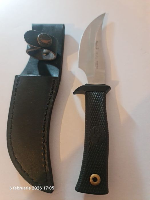 Două cuțite  inox.