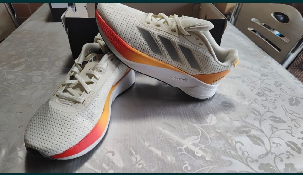 Чисто нови Adidas